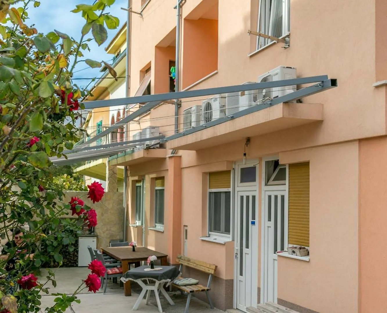 Apartments With A Parking Space Split - 14051